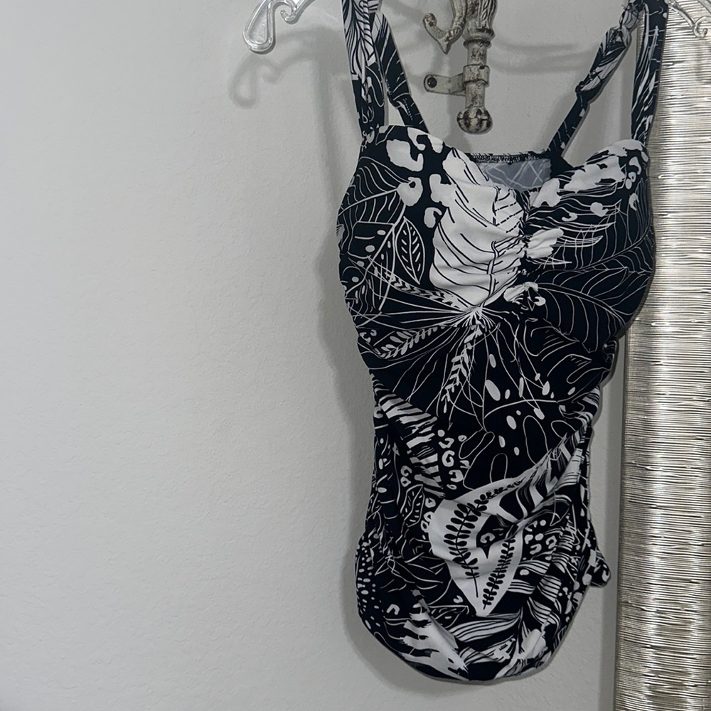 This is a beautiful swimsuit